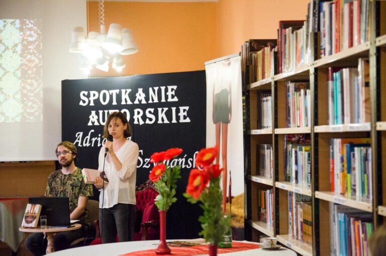 Spotkanie autorskie Adrianny Szymańskiej w Łukowie.