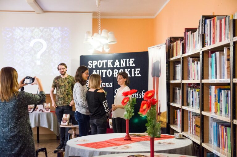 Spotkanie autorskie Adrianny Szymańskiej w Łukowie.