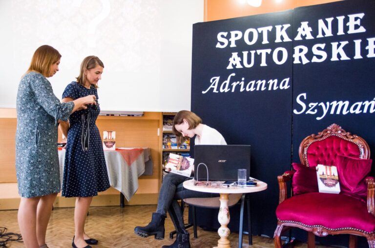 Spotkanie autorskie Adrianny Szymańskiej w Łukowie.