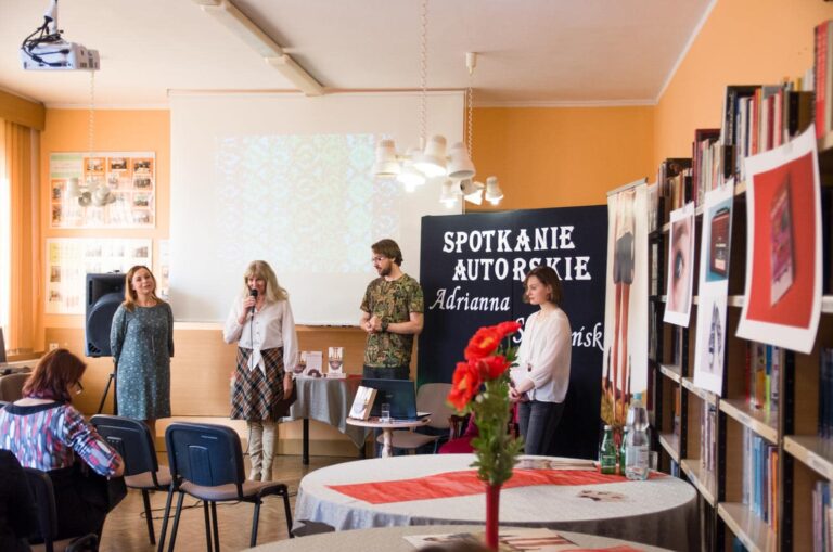 Spotkanie autorskie Adrianny Szymańskiej w Łukowie.